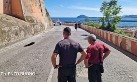 ULTIM’ORA| Si apre una voragine in via Pergolesi: chiusa al transito la strada