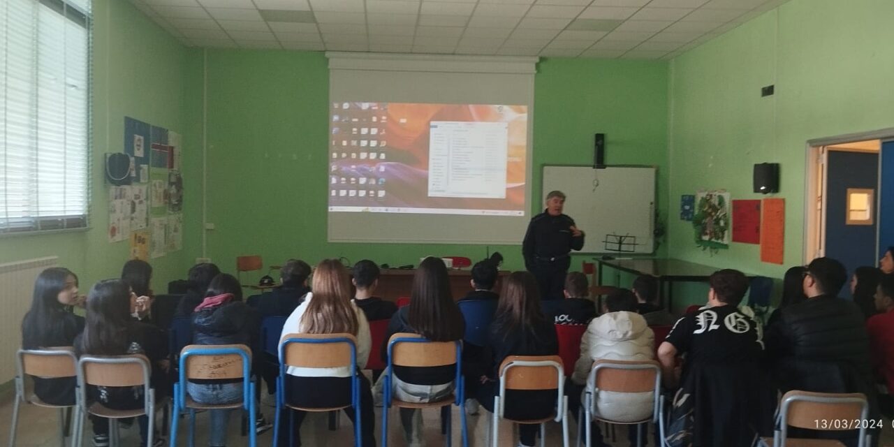 Vigili in cattedra nelle scuole di Pozzuoli per la sicurezza stradale – Cronaca Flegrea