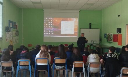 Vigili in cattedra nelle scuole di Pozzuoli per la sicurezza stradale – Cronaca Flegrea