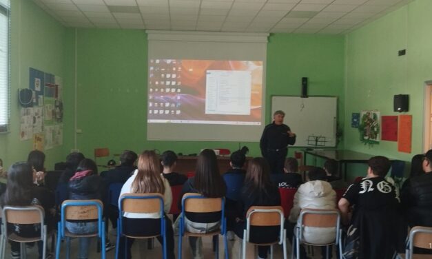 Vigili in cattedra nelle scuole di Pozzuoli per la sicurezza stradale – Cronaca Flegrea