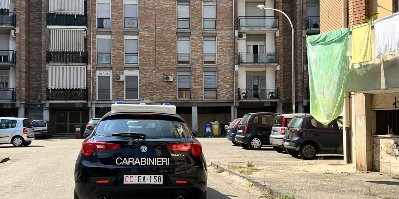 È ai domiciliari ma sale al sesto piano del suo palazzo per rubare le ringhiere di ferro: arrestato – Cronaca Flegrea