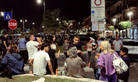 Bradisismo, chiesta proroga per gli sfollati in albergo. Intanto via libera alle richieste di contributi economici