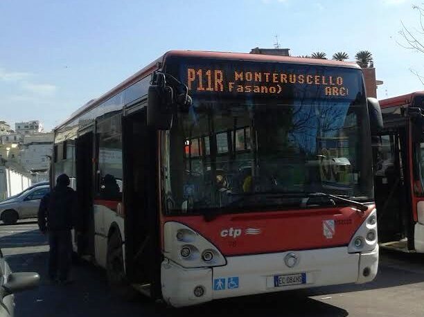 «Uomo si è abbassato gli slip sul pullman davanti alle mie figlie minorenni» – Cronaca Flegrea