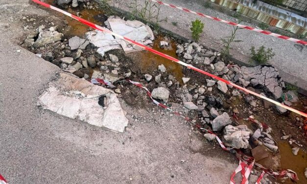 POZZUOLI/ «Infiltrazioni d’acqua, suolo che si deforma, melma e puzza in via Artiaco» – Cronaca Flegrea