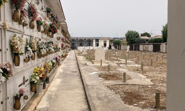 Lampade votive, oltre 100 distacchi per morosità al cimitero di Quarto – Cronaca Flegrea