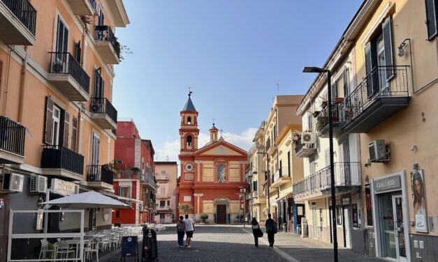 Crisi del commercio a Pozzuoli, arriva il sostegno dell’amministrazione: «Pronti a nuove soluzioni»