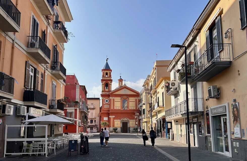 Crisi del commercio a Pozzuoli, arriva il sostegno dell’amministrazione: «Pronti a nuove soluzioni»