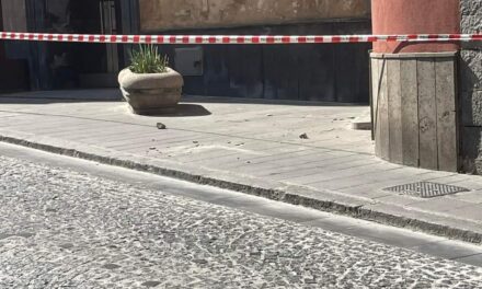 POZZUOLI/ Piovono calcinacci dal Rione Terra, chiusa l’area di ingresso all’ascensore – Cronaca Flegrea