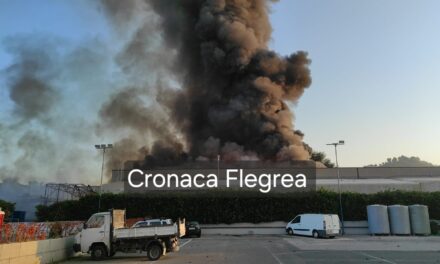 POZZUOLI/ Incendio, resta chiuso il centro commerciale “Le Campane”: lavoratori in subbuglio