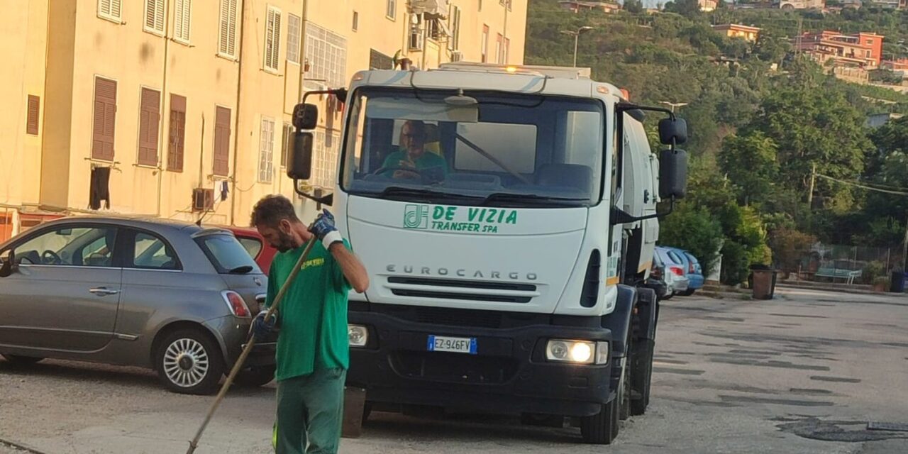 triplicati mezzi e uomini per strade, aiuole e raccolta rifiuti – LE FOTO – Cronaca Flegrea