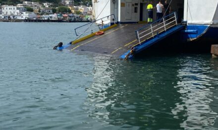 portellone frana in acqua – Cronaca Flegrea