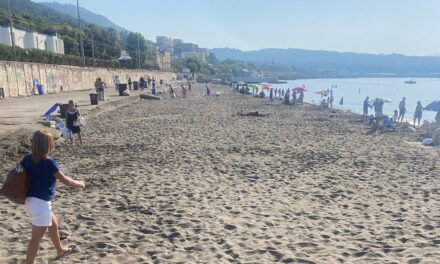 POZZUOLI/ Spiagge ripulite in tempi record da quintali di rifiuti abbandonati dagli incivili dei falò – LE FOTO – Cronaca Flegrea