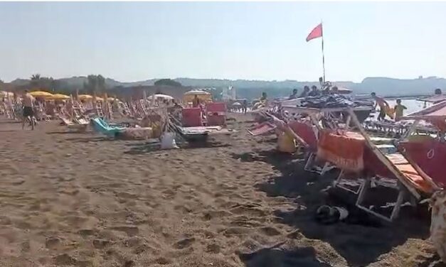 I LETTORI SEGNALANO/ «A Pozzuoli lido occupa parti di spiaggia libera con i propri lettini» – Cronaca Flegrea