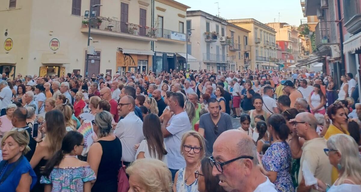 POZZUOLI/ Pennone, processione e fuochi d’artificio «Il Ferragosto puteolano è stato bellissimo» – LE FOTO – Cronaca Flegrea