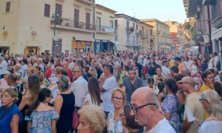 POZZUOLI/ Pennone, processione e fuochi d’artificio «Il Ferragosto puteolano è stato bellissimo» – LE FOTO – Cronaca Flegrea