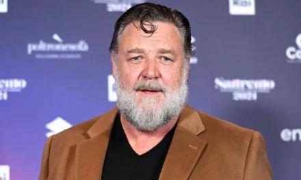 Assessore invita il “Gladiatore” Russell Crowe a Pozzuoli «Vieni a visitare la nostra magnifica città» – Cronaca Flegrea