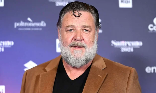 Assessore invita il “Gladiatore” Russell Crowe a Pozzuoli «Vieni a visitare la nostra magnifica città» – Cronaca Flegrea