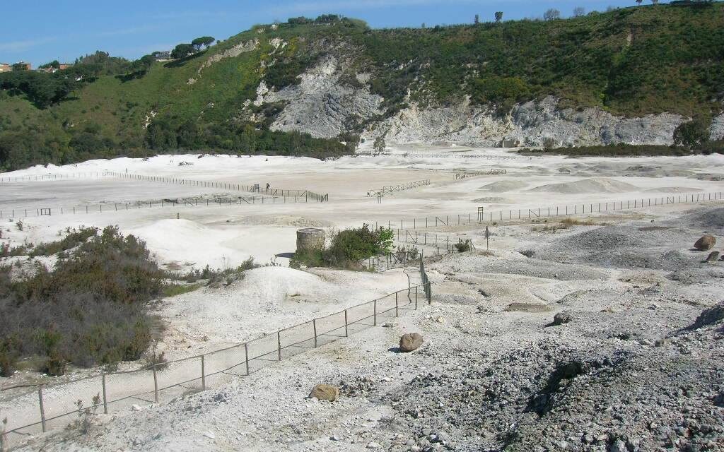 Trema ancora la terra a Pozzuoli, scossa di magnitudo 2.0 alla Solfatara – Cronaca Flegrea