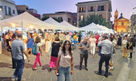 POZZUOLI/ Tanta gente in piazza, la mini notte bianca è già un successo – Cronaca Flegrea