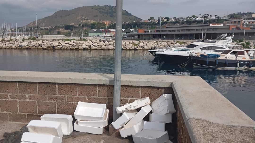 il triste spettacolo che accoglie chi arriva a Pozzuoli – Cronaca Flegrea