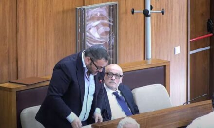 accolto dall’applauso del sindaco e dei consiglieri – Cronaca Flegrea