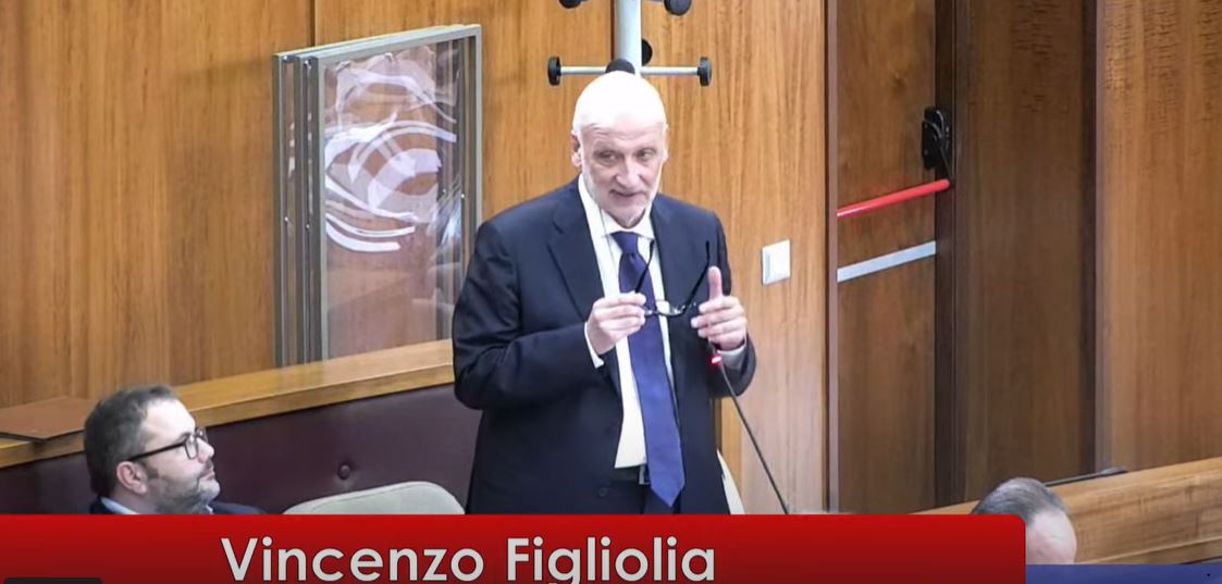 POZZUOLI/ Figliolia torna e fa subito il leader «Stimolato anche dagli elettori di questa maggioranza» – Cronaca Flegrea