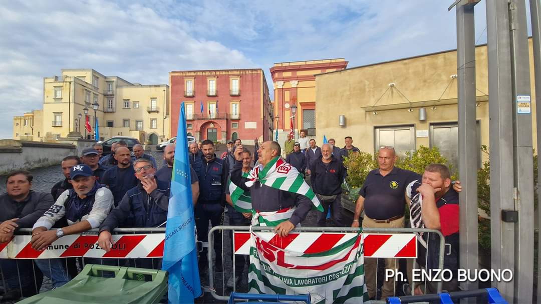 https://www.pozzuolinews24.it/pozzuoli-protesta-lavoratori-licenziamenti/