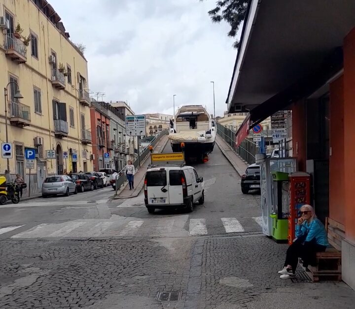 I LETTORI SEGNALANO/ «No ai bus, si ai camion pesanti in via Pergolesi» – Cronaca Flegrea