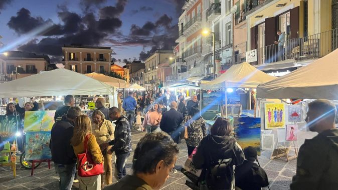 Weekend di festa a Pozzuoli: torna in piazza la fiera artigianale degli hobbisti