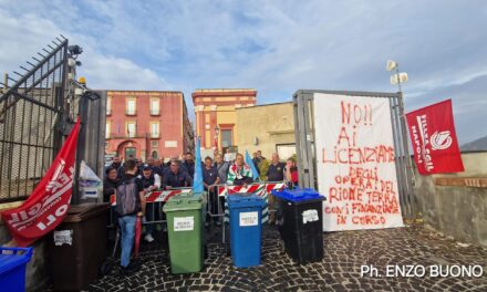 POZZUOLI/ «No ai licenziamenti» Protesta dei lavoratori al Rione Terra, bloccato l’ingresso – Cronaca Flegrea