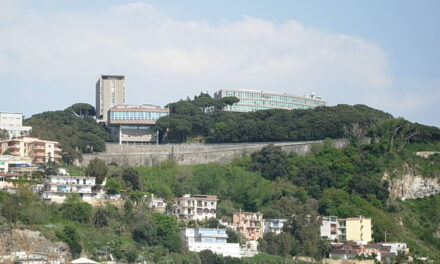 POZZUOLI/ «Via l’Aeronautica? Scelta sbagliata» il sindaco Manzoni resta in silenzio, solo Caso difende la città – Cronaca Flegrea