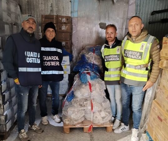 Guardia Costiera e Guardia di Finanza sequestrano 600 kg di prodotto ittico manipolato – Cronaca Flegrea