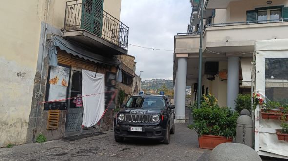 https://www.pozzuolinews24.it/incendia-bar-trovato-casa-pistola-ustioni-napoli/