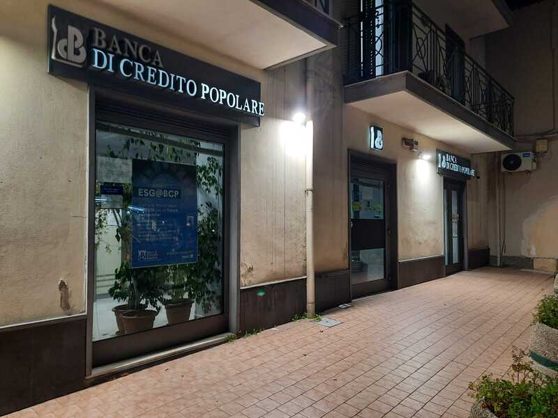 POZZUOLI| Chiude lo sportello di corso Terracciano della Banca di Credito Popolare – LE FOTO