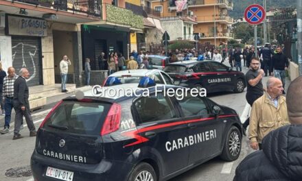 esplode deposito di fuochi d’artificio, gente in strada. Una persona ferita – LE FOTO – Cronaca Flegrea