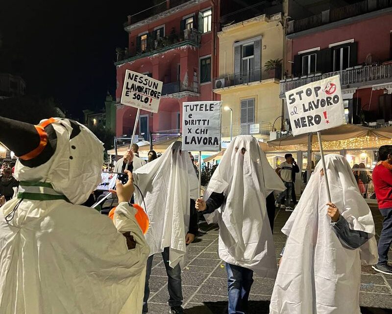 Stop al lavoro nero”, a Pozzuoli scendono in piazza i “Fantasmi organizzati