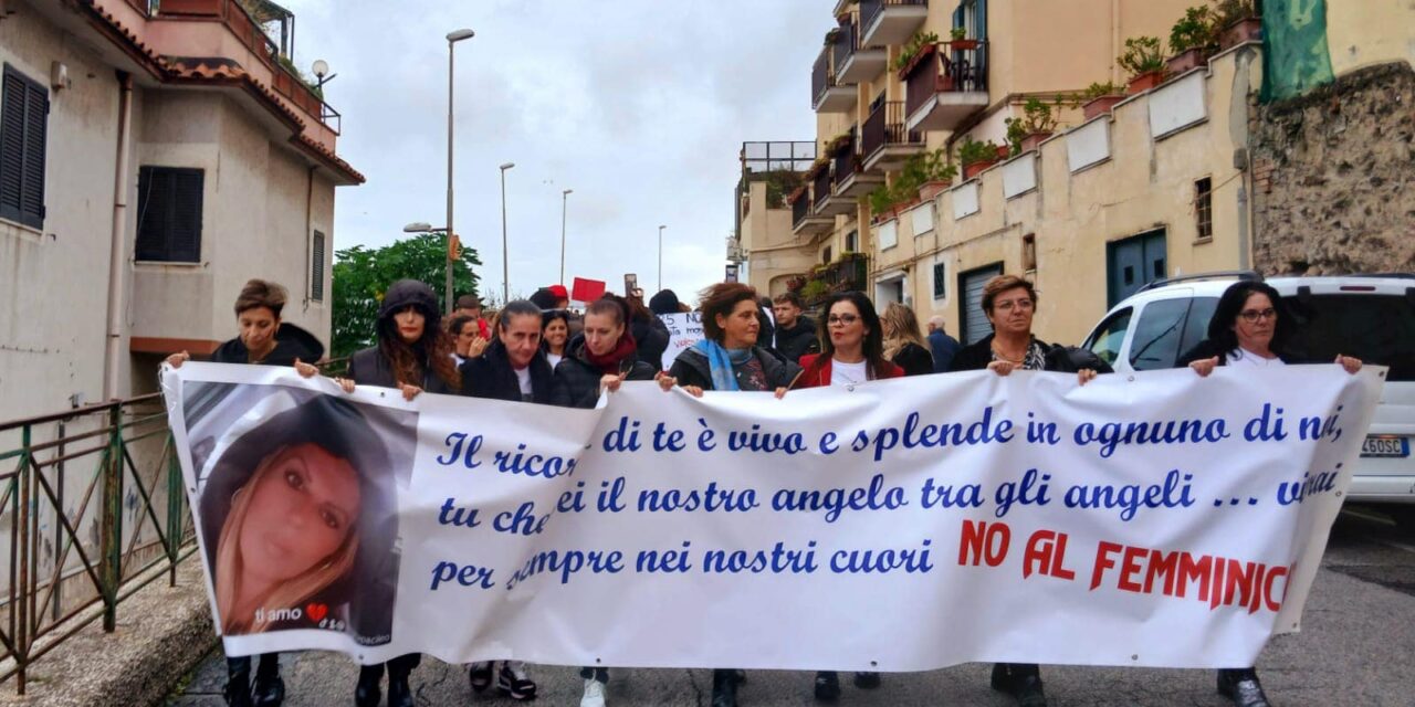 Pozzuoli in corteo per dire No alla violenza sulle donne – Cronaca Flegrea