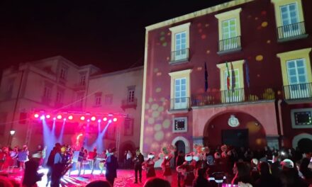 Pozzuoli si illumina per il Natale, domani l’accensione delle luminarie e dell’albero