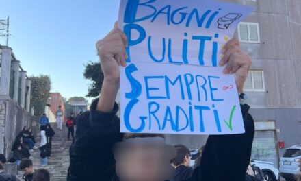 protesta degli studenti del liceo Majorana a Monterusciello – LE FOTO – Cronaca Flegrea