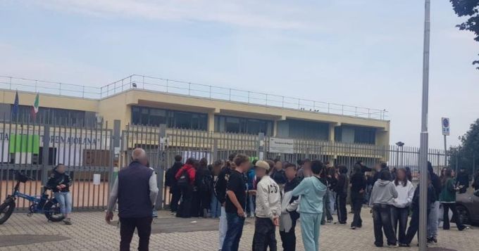 https://www.pozzuolinews24.it/protesta-studenti-liceo-majorana-bagni-chiusi-pozzuoli/