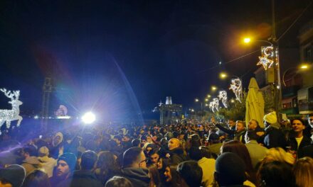 POZZUOLI| Aperitivo della Vigilia di Natale, immensa folla tra la Darsena e il centro storico – LE FOTO