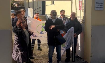 BACOLI/ Dopo il sit-in al Comune, il sindaco accetta l’incontro con i dipendenti della Flegrea Lavoro – Cronaca Flegrea