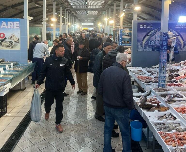 cuoppi di paranza, alici e vino gratis nell’antivigilia di Natale – Cronaca Flegrea