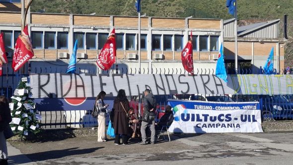 https://www.pozzuolinews24.it/protesta-lavoratori-metro-via-campana-pozzuoli-7-dicembre/