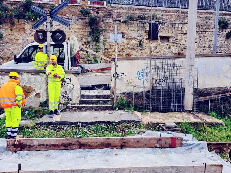 Cumana bye bye al centro storico di Pozzuoli: riapre il passaggio pedonale di via Follieri