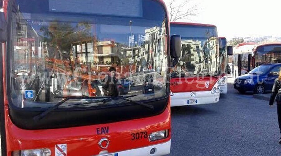 Stop alla Cumana per voragine a Pozzuoli, pubblicati i nuovi orari delle navette da Monte di Procida – Cronaca Flegrea