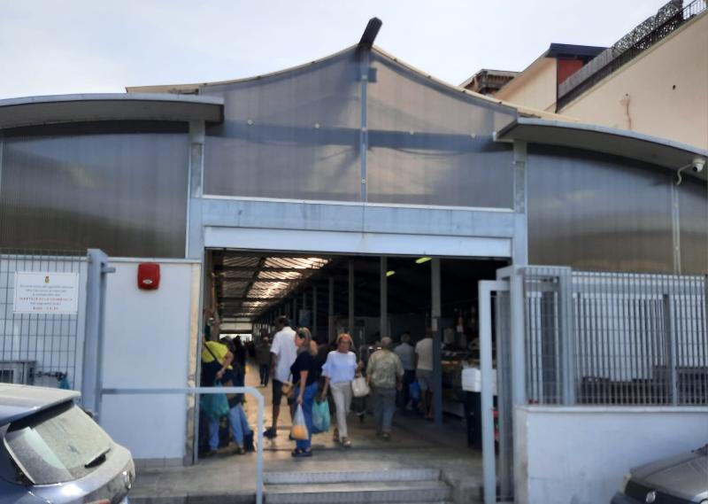 https://www.pozzuolinews24.it/mercato-via-fasano-pozzuoli-non-alimentare/