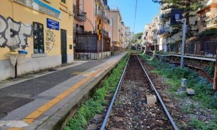 Voragine alla Cumana di Pozzuoli: “Dove sono le navette da via Napoli ad Arco Felice? Un incubo raggiungere le scuole”