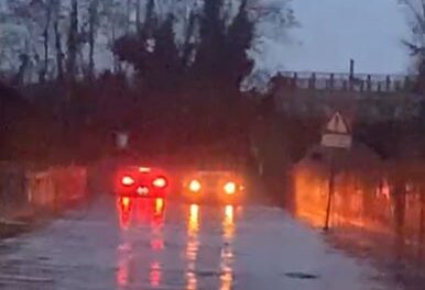 POZZUOLI/ Nuovi allagamenti in via Reginelle, auto bloccate nell’acqua «Sindaco, dove sei?» – Cronaca Flegrea