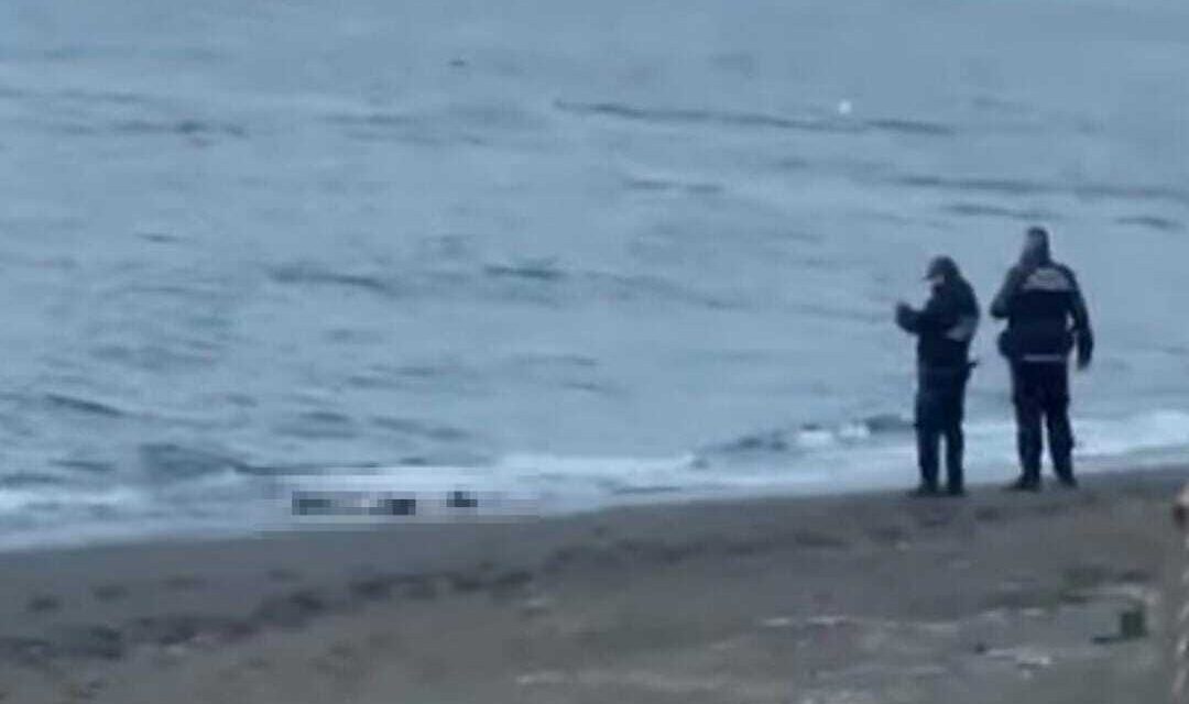 Cadavere di un uomo trovato sulla spiaggia di Procida – Cronaca Flegrea